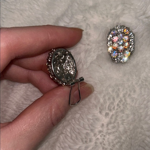 Elegant iridescent Crystal Earrings - Picture 5 of 7